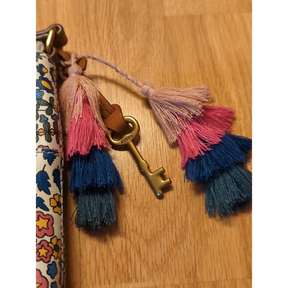 Fossil Fiona Crossbody PVC Bag Purse Printed Floral Zip Adjustable Zip Pockets - Picture 5 of 12